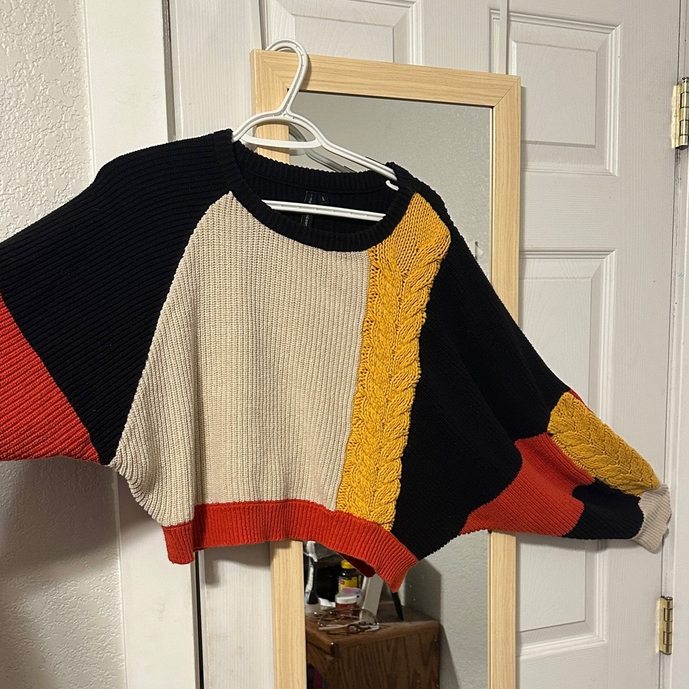 Colorblock Cable-Detail Cropped Sweater - Black/Cream/Red/Gold